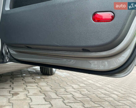 Серый Фольксваген Туран, объемом двигателя 1.6 л и пробегом 196 тыс. км за 8999 $, фото 96 на Automoto.ua