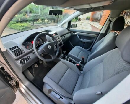 Серый Фольксваген Туран, объемом двигателя 1.6 л и пробегом 130 тыс. км за 7500 $, фото 7 на Automoto.ua