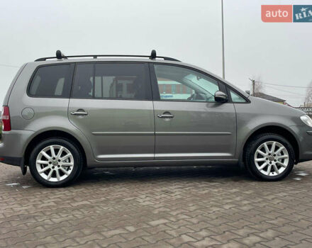 Серый Фольксваген Туран, объемом двигателя 1.6 л и пробегом 196 тыс. км за 8999 $, фото 128 на Automoto.ua