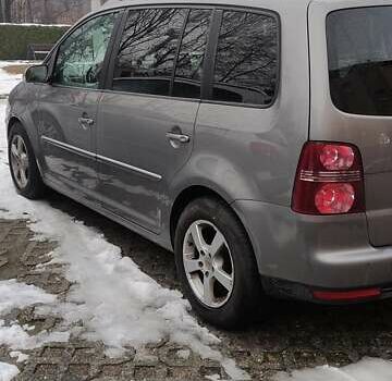 Серый Фольксваген Туран, объемом двигателя 2 л и пробегом 198 тыс. км за 7600 $, фото 4 на Automoto.ua