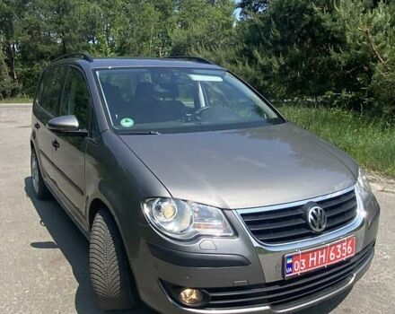 Серый Фольксваген Туран, объемом двигателя 1.6 л и пробегом 211 тыс. км за 9150 $, фото 2 на Automoto.ua