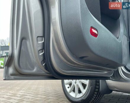 Серый Фольксваген Туран, объемом двигателя 1.6 л и пробегом 196 тыс. км за 8999 $, фото 148 на Automoto.ua