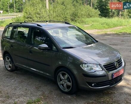 Серый Фольксваген Туран, объемом двигателя 1.6 л и пробегом 211 тыс. км за 9150 $, фото 3 на Automoto.ua