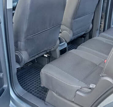 Серый Фольксваген Туран, объемом двигателя 1.6 л и пробегом 251 тыс. км за 6500 $, фото 5 на Automoto.ua