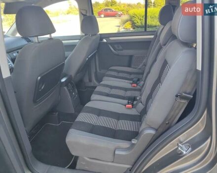 Серый Фольксваген Туран, объемом двигателя 1.9 л и пробегом 298 тыс. км за 7600 $, фото 3 на Automoto.ua