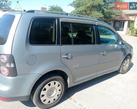 Серый Фольксваген Туран, объемом двигателя 1.6 л и пробегом 195 тыс. км за 8000 $, фото 4 на Automoto.ua