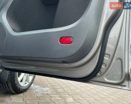 Серый Фольксваген Туран, объемом двигателя 1.6 л и пробегом 196 тыс. км за 8999 $, фото 119 на Automoto.ua