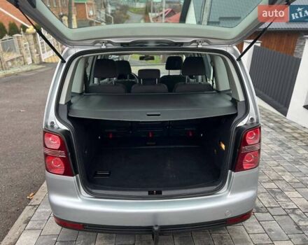 Серый Фольксваген Туран, объемом двигателя 1.6 л и пробегом 198 тыс. км за 8399 $, фото 68 на Automoto.ua