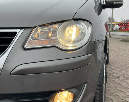 Серый Фольксваген Туран, объемом двигателя 1.6 л и пробегом 196 тыс. км за 8999 $, фото 127 на Automoto.ua