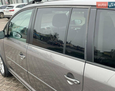 Серый Фольксваген Туран, объемом двигателя 1.6 л и пробегом 196 тыс. км за 8999 $, фото 76 на Automoto.ua