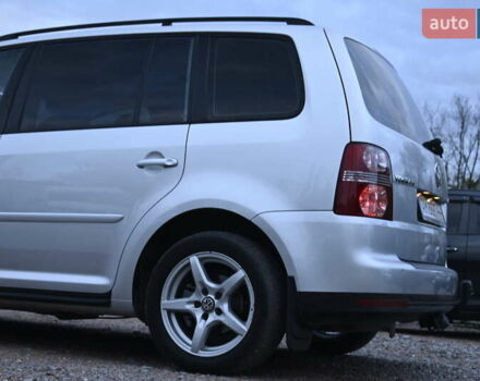 Сірий Фольксваген Туран, об'ємом двигуна 2 л та пробігом 190 тис. км за 9500 $, фото 13 на Automoto.ua