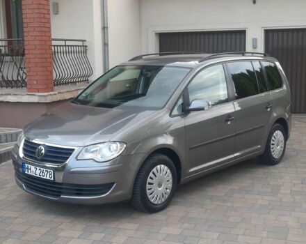 Серый Фольксваген Туран, объемом двигателя 1.6 л и пробегом 130 тыс. км за 7500 $, фото 2 на Automoto.ua