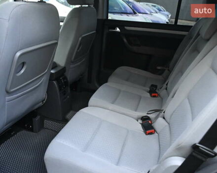 Сірий Фольксваген Туран, об'ємом двигуна 2 л та пробігом 190 тис. км за 9500 $, фото 36 на Automoto.ua