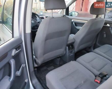 Серый Фольксваген Туран, объемом двигателя 1.6 л и пробегом 260 тыс. км за 7500 $, фото 5 на Automoto.ua