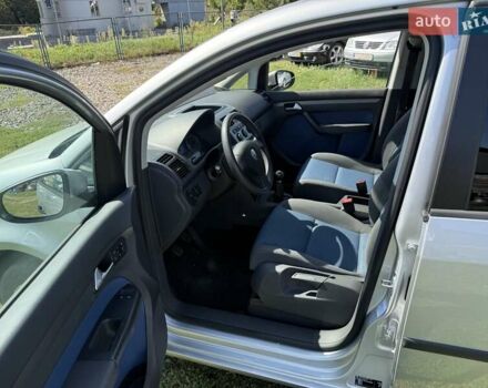 Серый Фольксваген Туран, объемом двигателя 1.6 л и пробегом 230 тыс. км за 7770 $, фото 1 на Automoto.ua