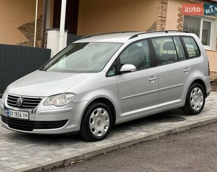 Серый Фольксваген Туран, объемом двигателя 1.6 л и пробегом 198 тыс. км за 8399 $, фото 1 на Automoto.ua