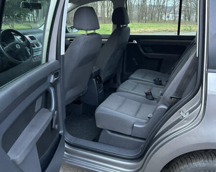 Серый Фольксваген Туран, объемом двигателя 1.6 л и пробегом 225 тыс. км за 8199 $, фото 29 на Automoto.ua