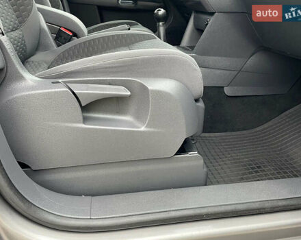 Серый Фольксваген Туран, объемом двигателя 1.6 л и пробегом 196 тыс. км за 8999 $, фото 120 на Automoto.ua