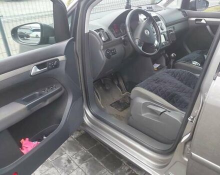 Серый Фольксваген Туран, объемом двигателя 1.97 л и пробегом 260 тыс. км за 8500 $, фото 3 на Automoto.ua