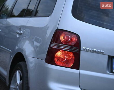 Сірий Фольксваген Туран, об'ємом двигуна 2 л та пробігом 190 тис. км за 9500 $, фото 11 на Automoto.ua