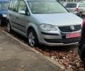 Серый Фольксваген Туран, объемом двигателя 1.6 л и пробегом 219 тыс. км за 6700 $, фото 1 на Automoto.ua