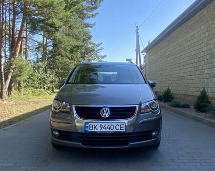 Сірий Фольксваген Туран, об'ємом двигуна 1.9 л та пробігом 238 тис. км за 8750 $, фото 4 на Automoto.ua