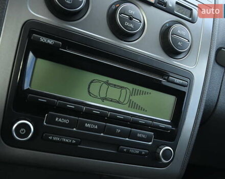 Сірий Фольксваген Туран, об'ємом двигуна 2 л та пробігом 190 тис. км за 9500 $, фото 32 на Automoto.ua