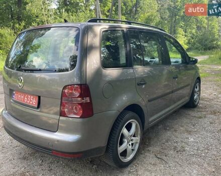 Серый Фольксваген Туран, объемом двигателя 1.6 л и пробегом 211 тыс. км за 9150 $, фото 5 на Automoto.ua