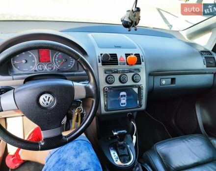 Серый Фольксваген Туран, объемом двигателя 1.9 л и пробегом 310 тыс. км за 7799 $, фото 16 на Automoto.ua