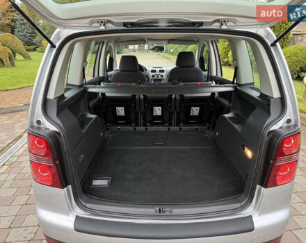 Серый Фольксваген Туран, объемом двигателя 1.6 л и пробегом 174 тыс. км за 7450 $, фото 59 на Automoto.ua