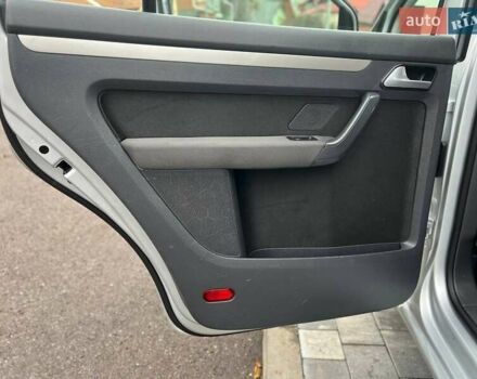 Серый Фольксваген Туран, объемом двигателя 1.6 л и пробегом 198 тыс. км за 8399 $, фото 58 на Automoto.ua