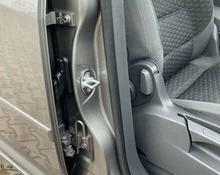 Серый Фольксваген Туран, объемом двигателя 1.6 л и пробегом 196 тыс. км за 8999 $, фото 108 на Automoto.ua