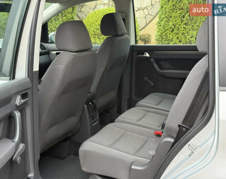 Серый Фольксваген Туран, объемом двигателя 1.6 л и пробегом 174 тыс. км за 7450 $, фото 37 на Automoto.ua