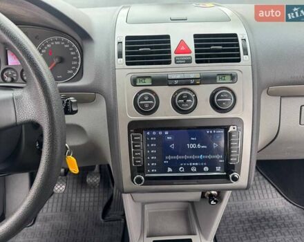 Серый Фольксваген Туран, объемом двигателя 1.6 л и пробегом 238 тыс. км за 7850 $, фото 39 на Automoto.ua