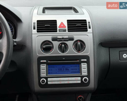 Серый Фольксваген Туран, объемом двигателя 1.6 л и пробегом 174 тыс. км за 7550 $, фото 53 на Automoto.ua