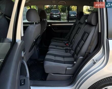 Серый Фольксваген Туран, объемом двигателя 1.6 л и пробегом 278 тыс. км за 8200 $, фото 7 на Automoto.ua