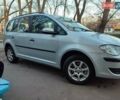 Серый Фольксваген Туран, объемом двигателя 1.6 л и пробегом 260 тыс. км за 7500 $, фото 2 на Automoto.ua