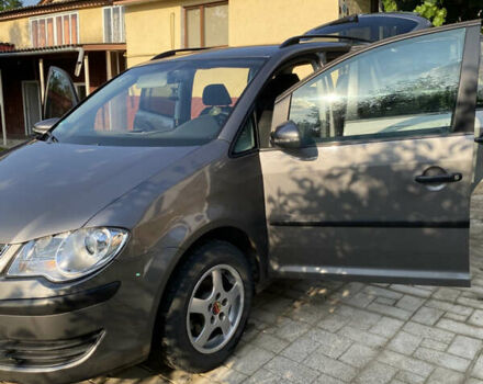 Серый Фольксваген Туран, объемом двигателя 1.6 л и пробегом 201 тыс. км за 8700 $, фото 3 на Automoto.ua