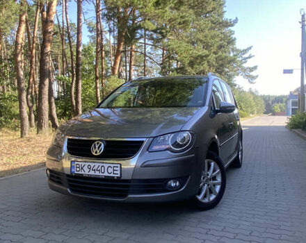 Сірий Фольксваген Туран, об'ємом двигуна 1.9 л та пробігом 238 тис. км за 8750 $, фото 1 на Automoto.ua