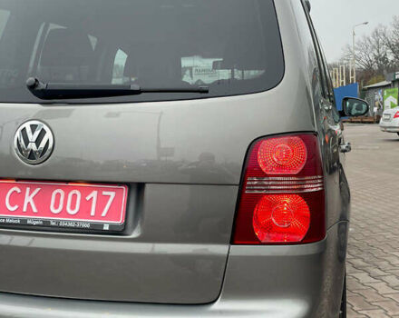 Серый Фольксваген Туран, объемом двигателя 1.6 л и пробегом 196 тыс. км за 8999 $, фото 89 на Automoto.ua