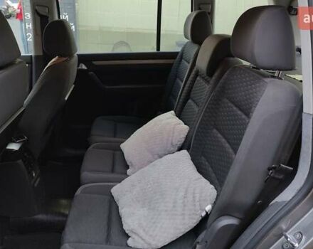 Сірий Фольксваген Туран, об'ємом двигуна 1.97 л та пробігом 214 тис. км за 6500 $, фото 1 на Automoto.ua