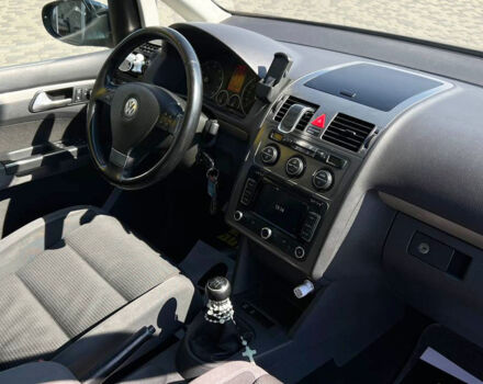 Серый Фольксваген Туран, объемом двигателя 1.4 л и пробегом 232 тыс. км за 8200 $, фото 18 на Automoto.ua