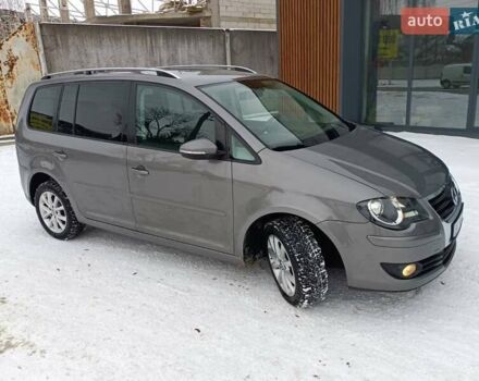 Сірий Фольксваген Туран, об'ємом двигуна 1.9 л та пробігом 241 тис. км за 8600 $, фото 1 на Automoto.ua