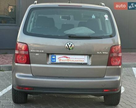 Серый Фольксваген Туран, объемом двигателя 2 л и пробегом 214 тыс. км за 5999 $, фото 5 на Automoto.ua