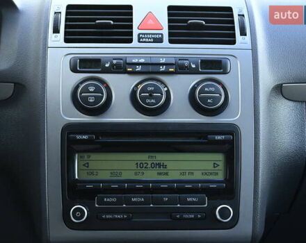 Сірий Фольксваген Туран, об'ємом двигуна 2 л та пробігом 190 тис. км за 9500 $, фото 29 на Automoto.ua