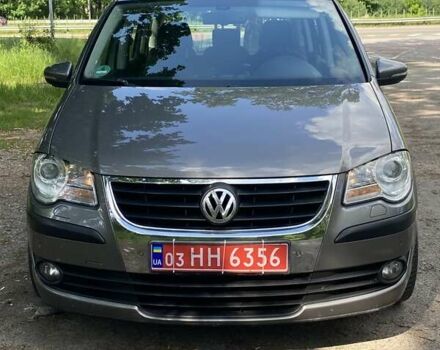Серый Фольксваген Туран, объемом двигателя 1.6 л и пробегом 211 тыс. км за 9150 $, фото 1 на Automoto.ua