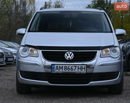 Сірий Фольксваген Туран, об'ємом двигуна 2 л та пробігом 190 тис. км за 9500 $, фото 4 на Automoto.ua