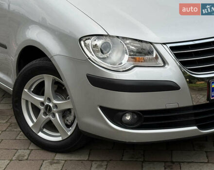 Серый Фольксваген Туран, объемом двигателя 1.6 л и пробегом 174 тыс. км за 7550 $, фото 4 на Automoto.ua