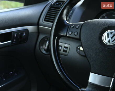 Сірий Фольксваген Туран, об'ємом двигуна 2 л та пробігом 190 тис. км за 9500 $, фото 44 на Automoto.ua