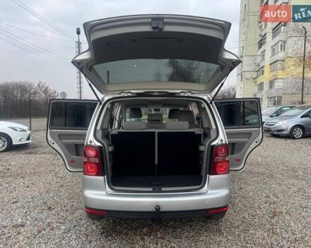 Серый Фольксваген Туран, объемом двигателя 1.6 л и пробегом 238 тыс. км за 7850 $, фото 53 на Automoto.ua